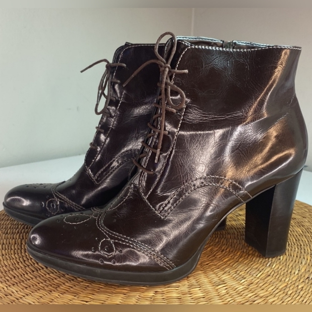 Franco Sarto Vintage 90s Academia Brown Heeled Patent Leather Boots, 9.5